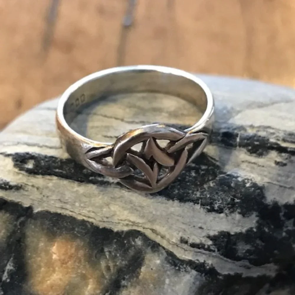 Vintage Celtic Knot Sterling Silver Ring - Size 7.75